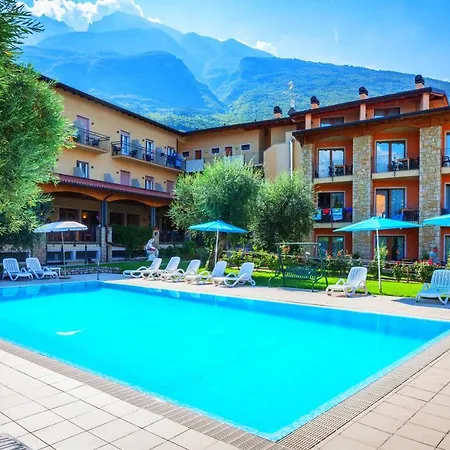 Isabella ホテル 3*