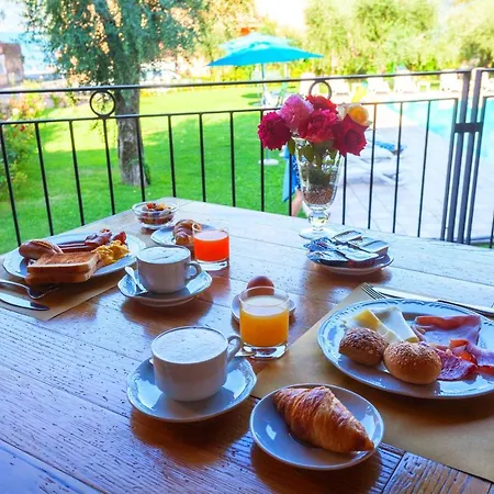 Isabella ホテル 3*