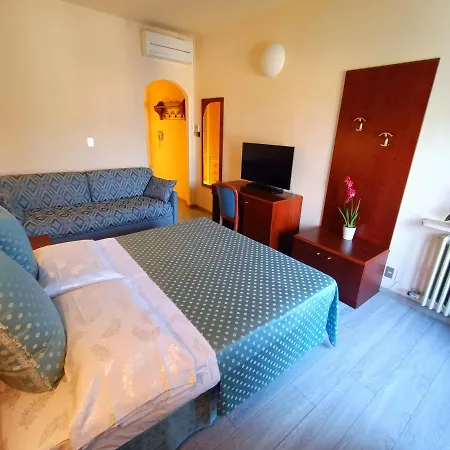 Isabella ホテル 3*