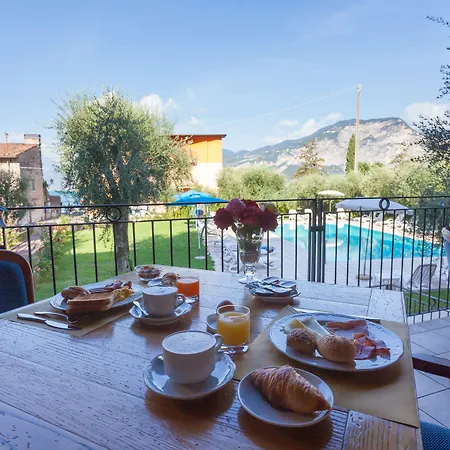 Isabella ホテル 3*