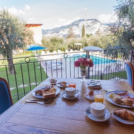 Isabella ホテル ブレンゾーネ