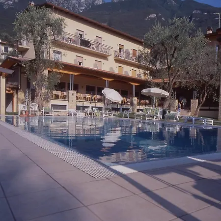 Isabella ホテル 3*