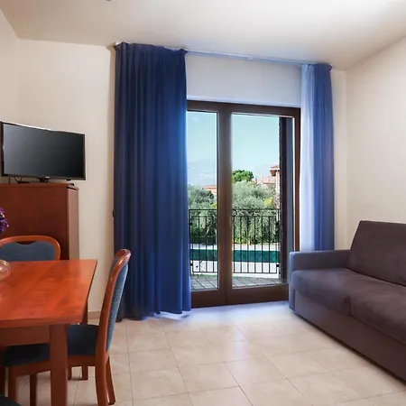 Isabella ホテル ブレンゾーネ