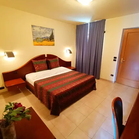 Isabella 3* Brenzone sul Garda
