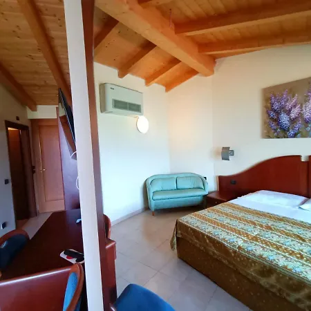 Isabella 3* Brenzone sul Garda