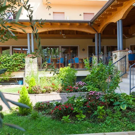 Isabella Hotel 3*