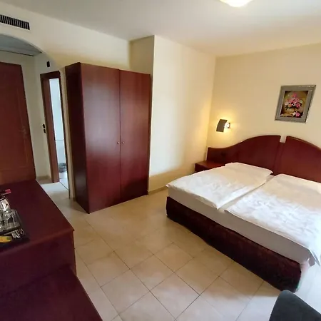 Isabella Hotel
