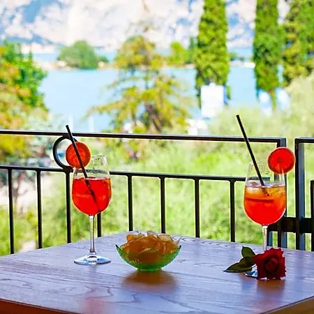 Isabella Brenzone sul Garda