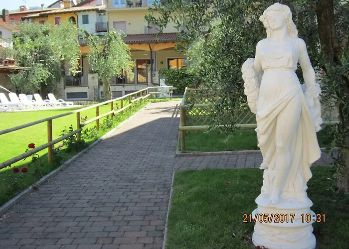 Isabella Brenzone sul Garda