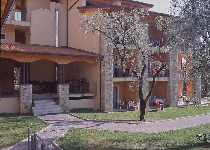 Isabella Brenzone sul Garda