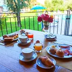 Isabella Hotel 3*