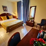 Isabella Hotel 3*