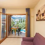 Isabella Hotel 3*